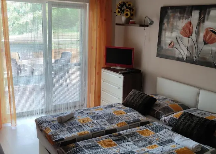 アパート Slnecne